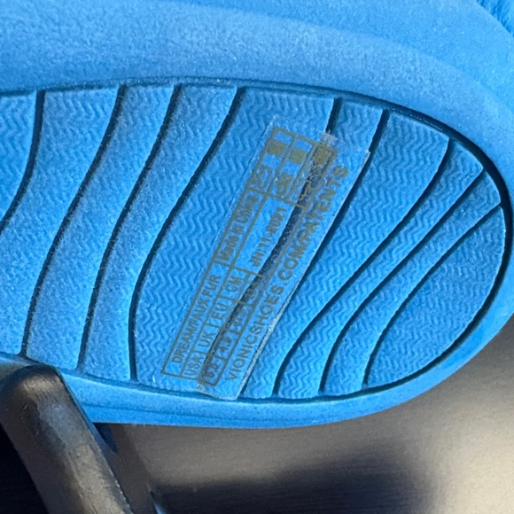 Vionic Women's Blue Fuzzy Slippers - Picture 6 of 9